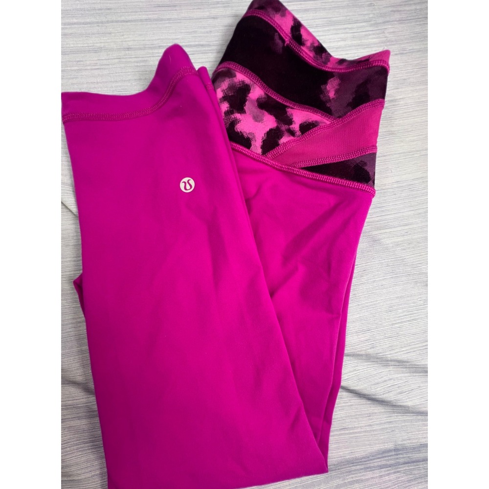 Lululemon Magenta Pink Crop Leggings Size 8 Mesh Camo Waistband Activewear